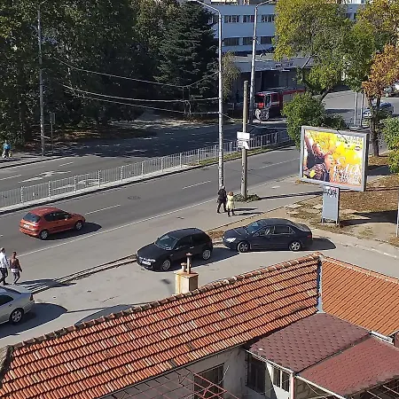 Neils Place Βάρνα